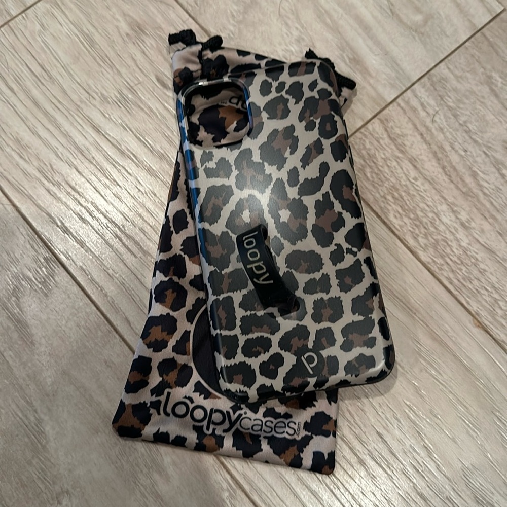 Loopy iPhone 11 Pro Max Leopard Case Righty